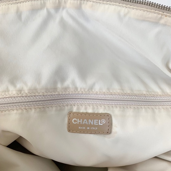 🌻FANTASTIC 🌻Beige Chanel Travel line Duffel bag - Picture 8 of 8